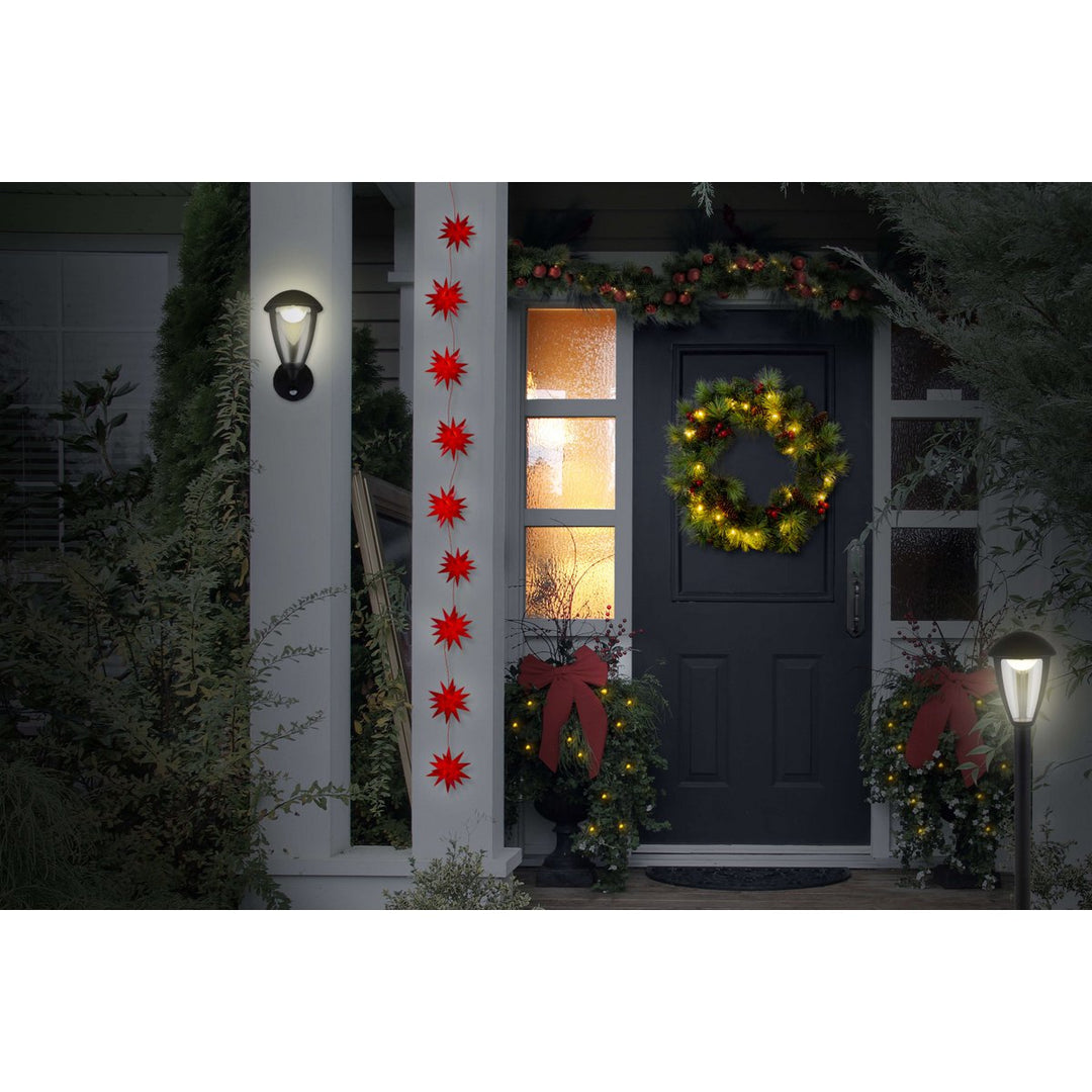 LED julekrans "Noel" udendørs dekoration lavet af metal og plast i grønt og guld, med fast installerede LED'er