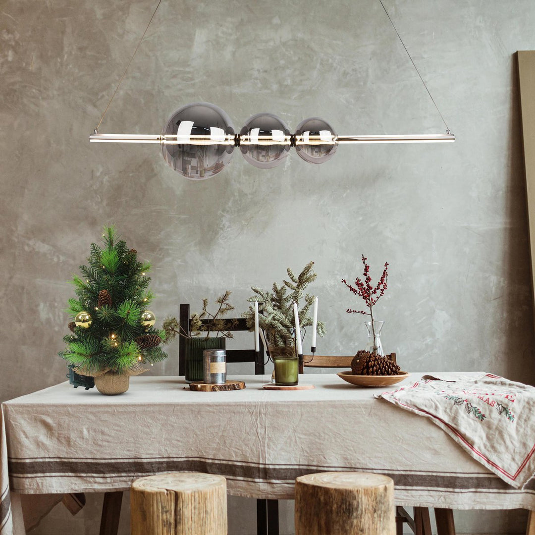 Led Fir Tree "Noel" udendørs dekoration lavet af metal og plast i grønt og guld, med fast installerede LED'er