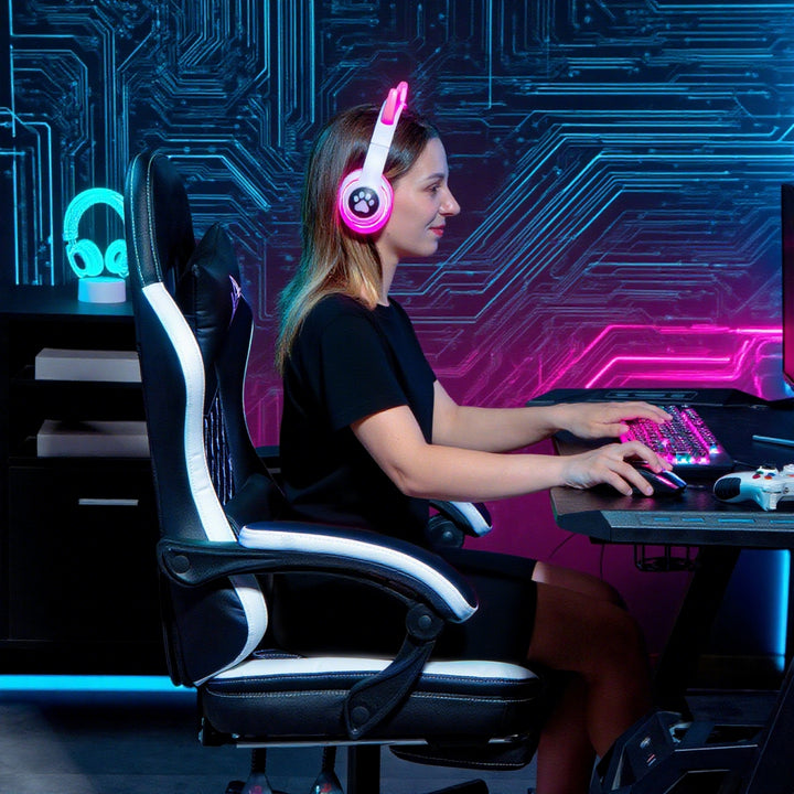 Gamingstol med fodstøtte, computerstol med nakkestøtte og hynde, betræk i kunstlæder, drejelig, højdejusterbar, metal, plastik, sort og hvid