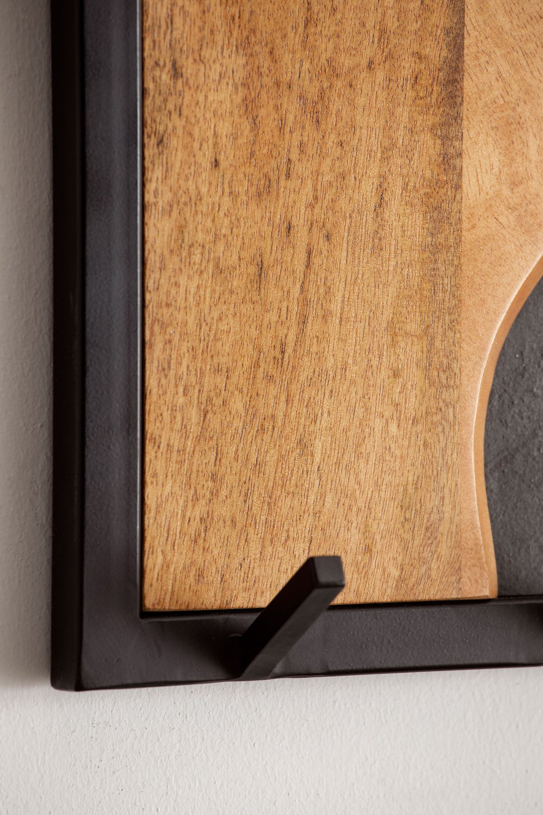 Vægmonteret knagerække af massivt mangotræ med stenlook, 80x36x6 cm, knageskinne til jakker, tørklæder og hatte, knagerække til entreen med bølgemønster, vægmonteret træknagerække med metalramme