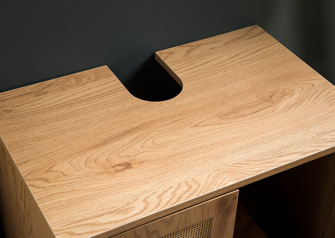 Vaskeskab med egetræslook 60x60x40 cm med døre, badeværelsesskab med rottingflet, fritstående vaskeskab, lille badeværelsesskab i mellemhøjde, håndvask