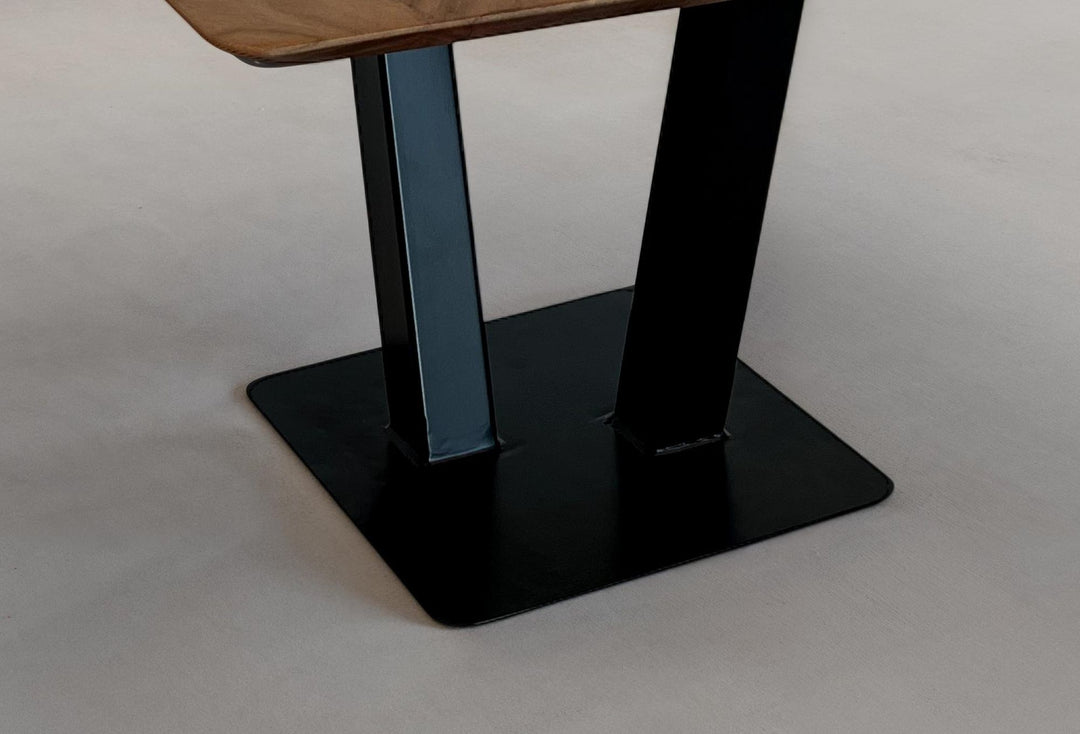 Sofabord 60x60x40 cm, massivt akacietræ, metalsofabord, firkantet, designer stuebord med naturlig træåring, sofabord i industriel stil til moderne stuer