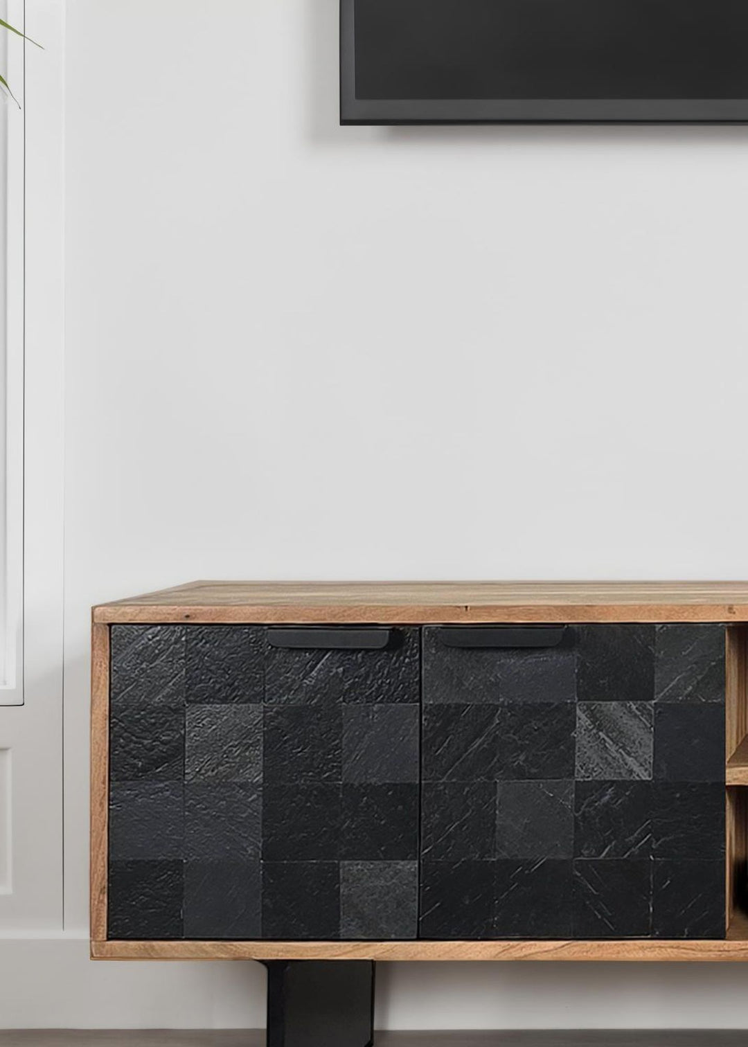 Designer tv-bord i massivt træ, 150 cm, stenlignende fronter og metalstel, industrielt look