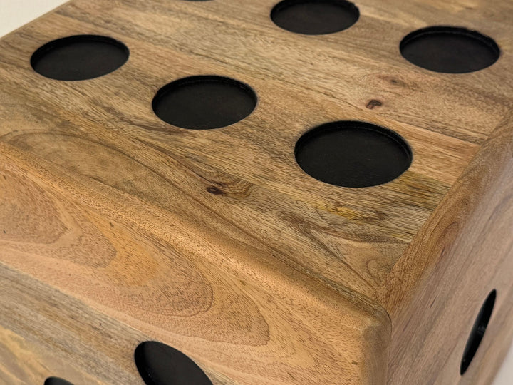 Kubeformet skammel af massivt mangotræ, 41x41x41 cm, designer kubesæde og sidebord, trækubedekoration og sofabord, robust træskammel i XXL kubedesign