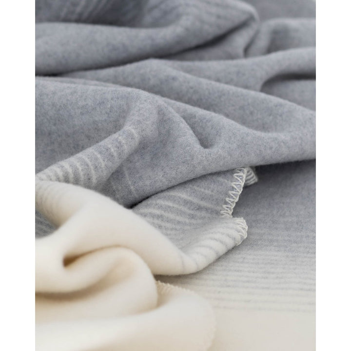 Merino/cashmere tæppe sølv sky