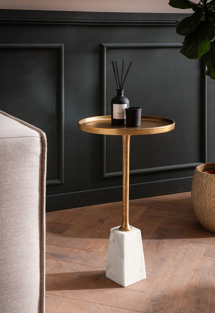 Sidebord, ægte marmor, metal, 34x34x58 cm, guld og hvid, lille rundt sidebord, moderne stuebord, højt marmorbord
