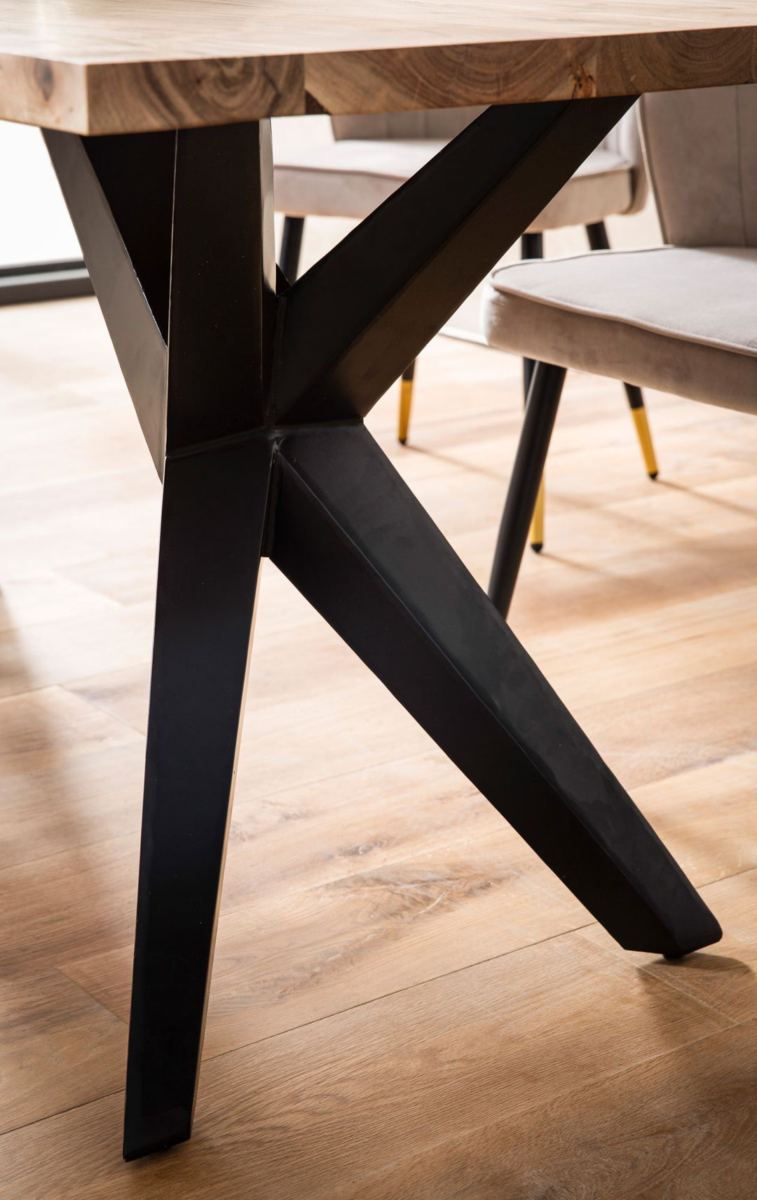Spisebord 120x60 cm i Massivt Akacietræ – Rektangulært Designbord med Metalben