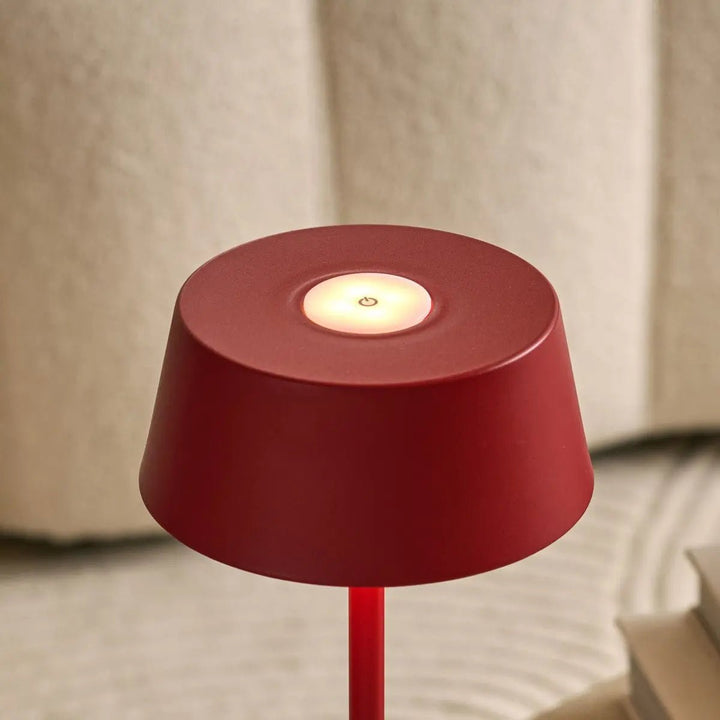 Hugo Berry Red genopladelig bordlampe