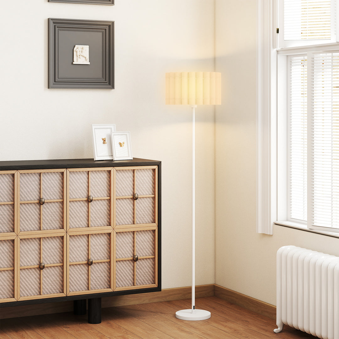 Gulvlampe i retrostil med plastikskærm og fodkontakt, metalstang, hvid