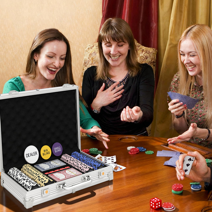 Pokerchipsæt i etui, med terninger, dealerknap, 2 sæt kort, sølvfarvet