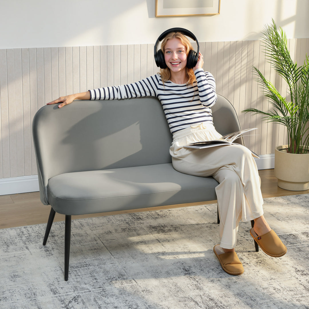 2-personers sofa, moderne polstret sofa med metal- og træstel, fløjlsblødt stofbetræk, grå