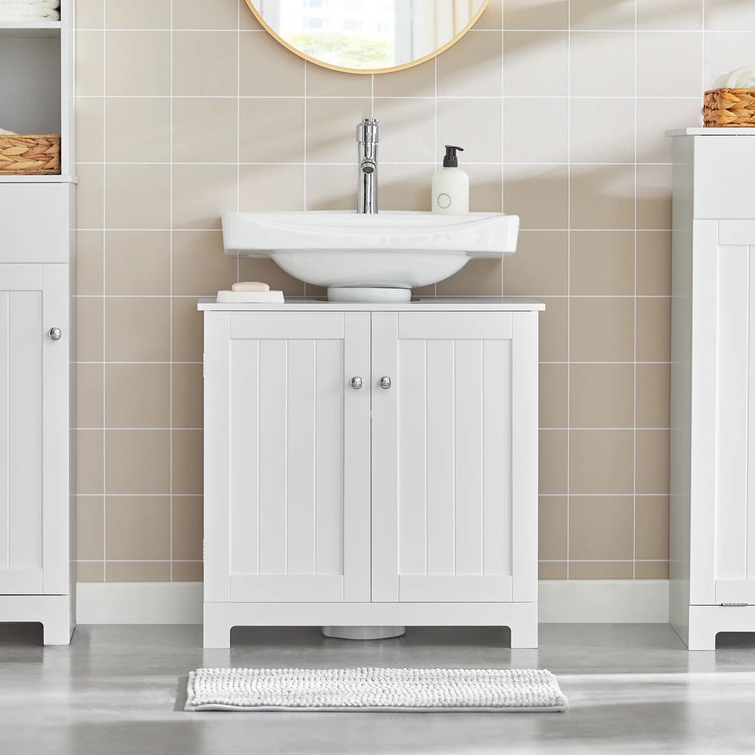 Hvidt vaskeskab med 2 hylder og låger, klassisk underskab til badeværelset