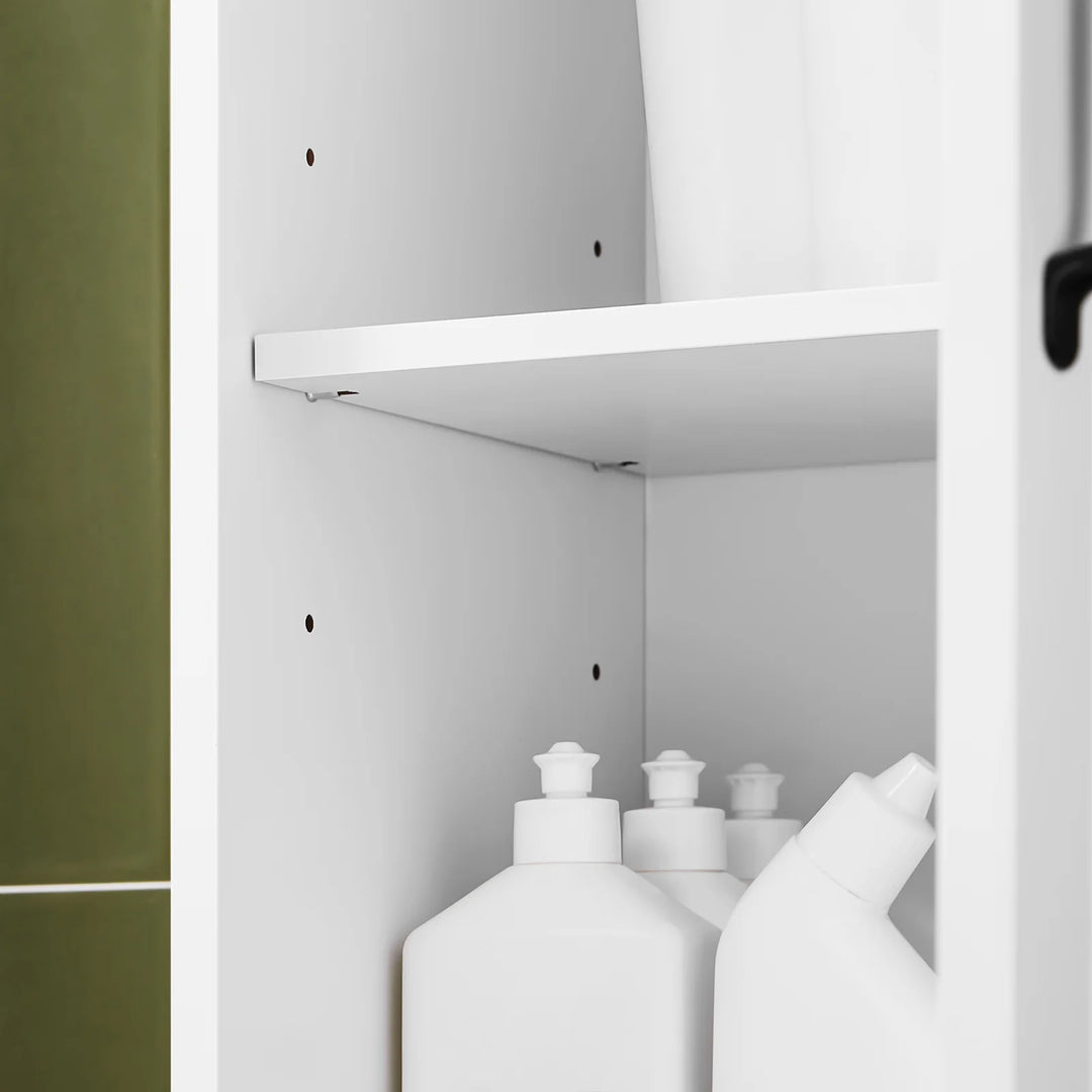 Optimer pladsen på dit badeværelse med dette elegante skab i hvid (B42 x D30 x H173 cm)