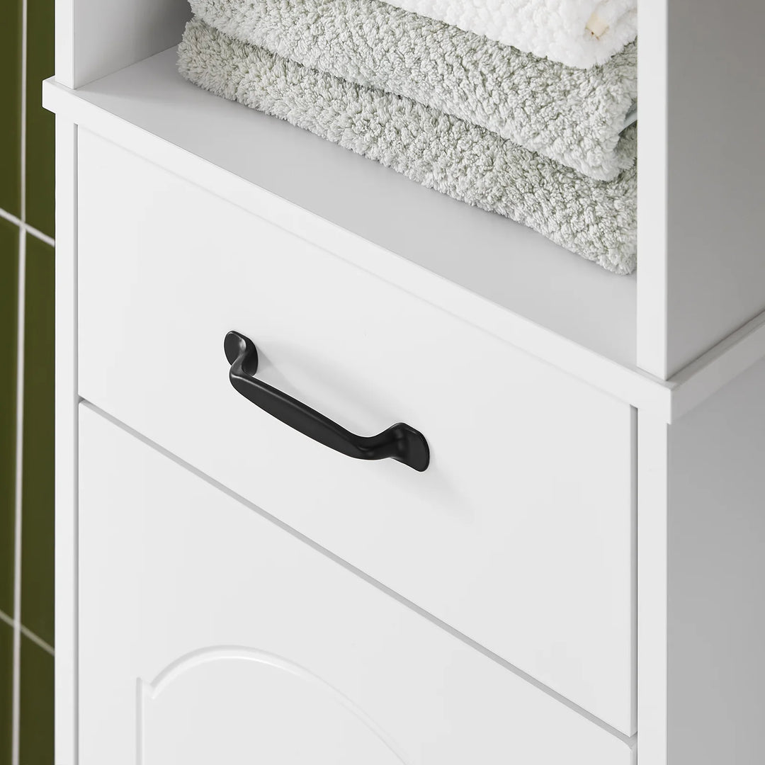 Optimer pladsen på dit badeværelse med dette elegante skab i hvid (B42 x D30 x H173 cm)
