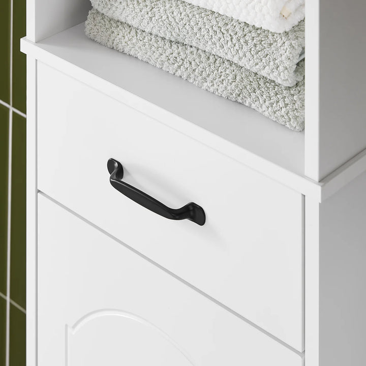 Optimer pladsen på dit badeværelse med dette elegante skab i hvid (B42 x D30 x H173 cm)