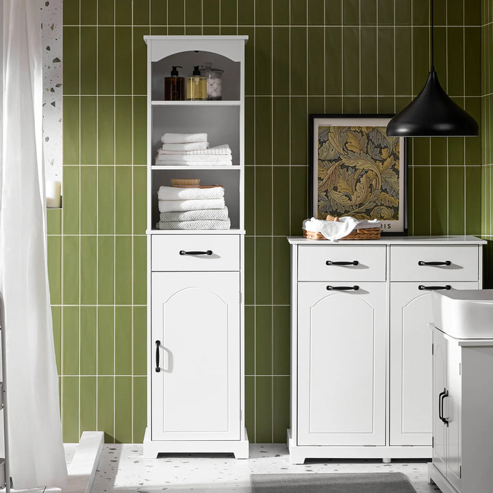 Optimer pladsen på dit badeværelse med dette elegante skab i hvid (B42 x D30 x H173 cm)