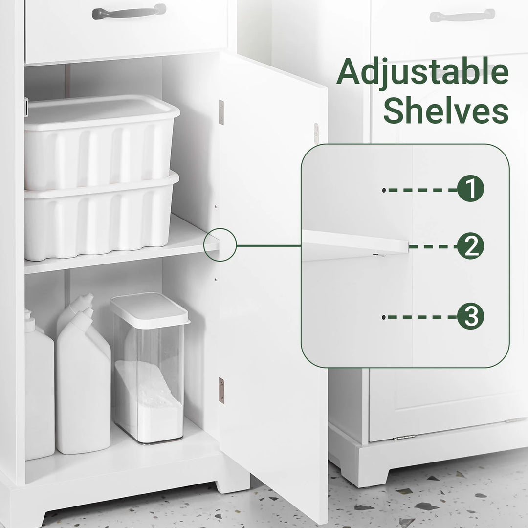 Optimer pladsen på dit badeværelse med dette elegante skab i hvid (B42 x D30 x H173 cm)