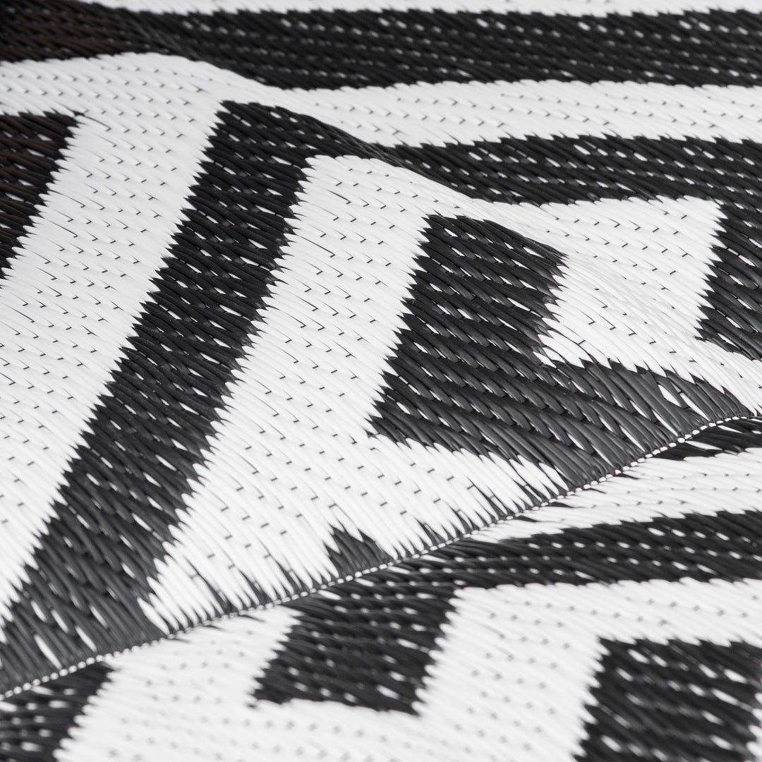 Udendørstæppe, vendbart, slidstærkt, anti-floss kant, sort og hvid, 152 x 243 cm