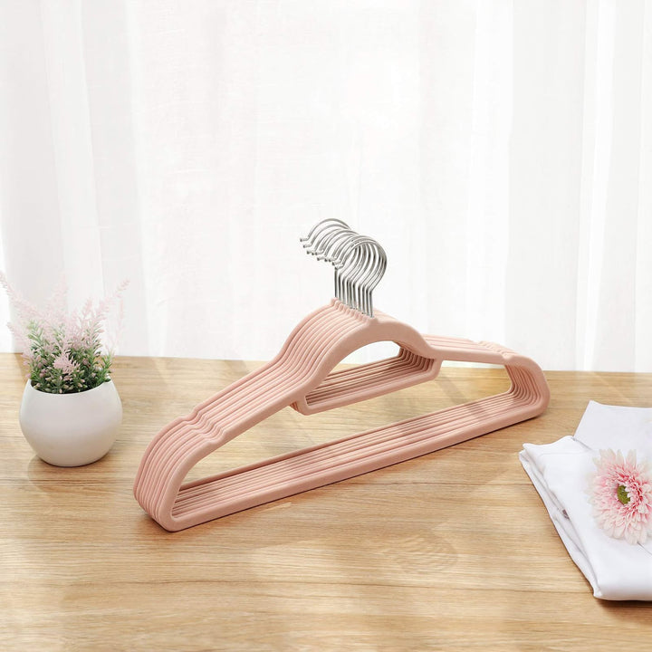 Fløjl, 50-pak, Skridsikre bøjler, 0,6 cm tykkelse, Pladsbesparende, 360° drejelige kroge, 43,5 cm lange, Lyserød