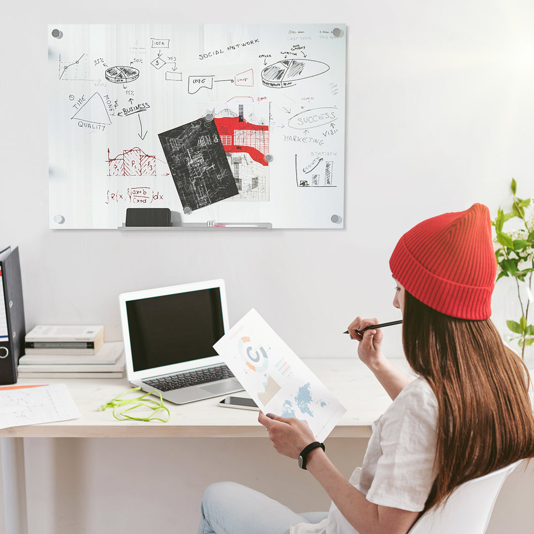 Glas whiteboard, memoboard, whiteboard, 4 penne, 6 magneter, 1 svamp, 1 bakke, hvid