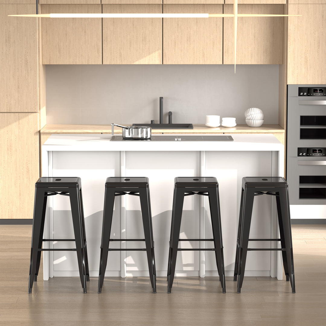 Sæt med 4 metalbarstole, til indendørs og udendørs brug, stabelbart design, sort