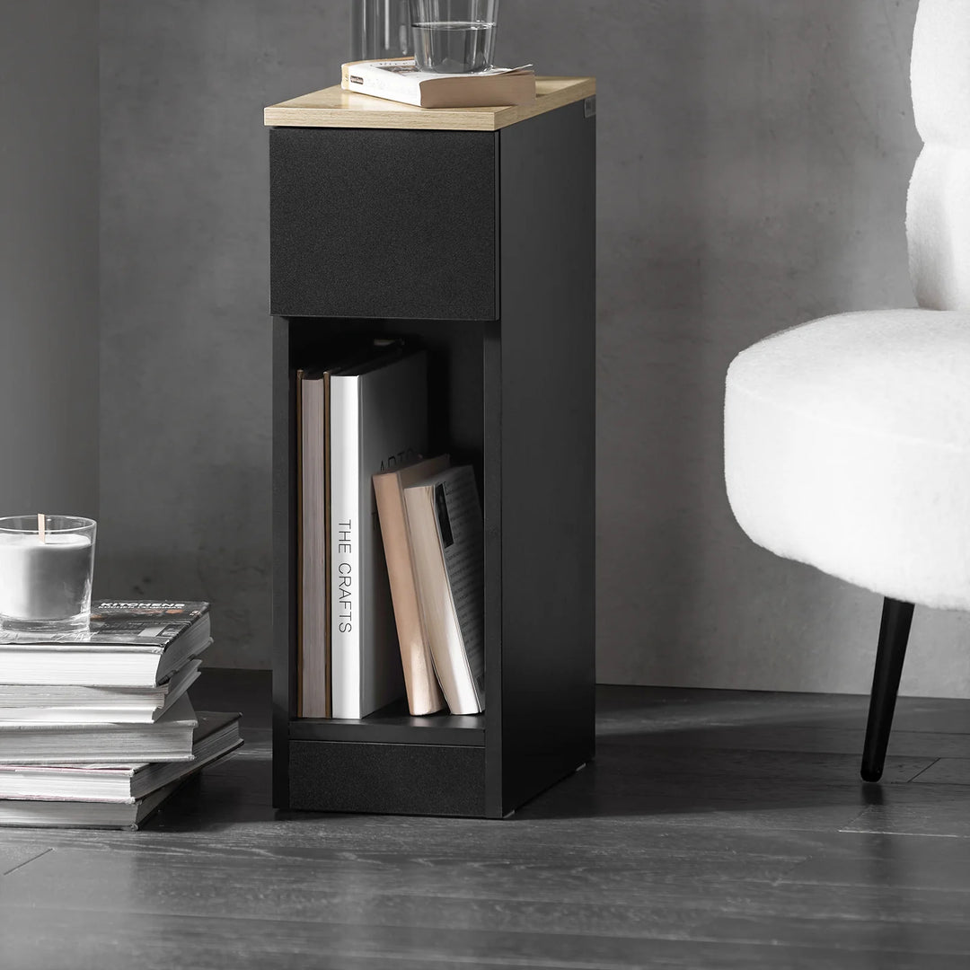 Elegant natbord i sort og naturfarve: Slankt design med masser af opbevaring (B20 x D35 x H60 cm)