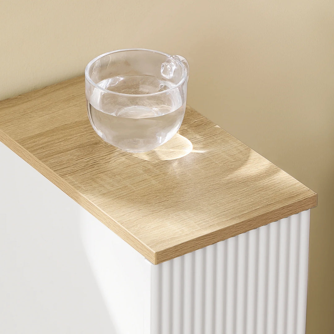 Stilfuldt, smalt sengebord med bølge-design og skuffe, hvid (20 x 60 x 35 cm)