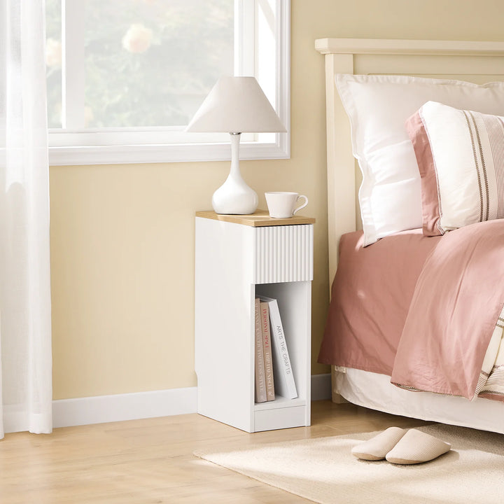Stilfuldt, smalt sengebord med bølge-design og skuffe, hvid (20 x 60 x 35 cm)