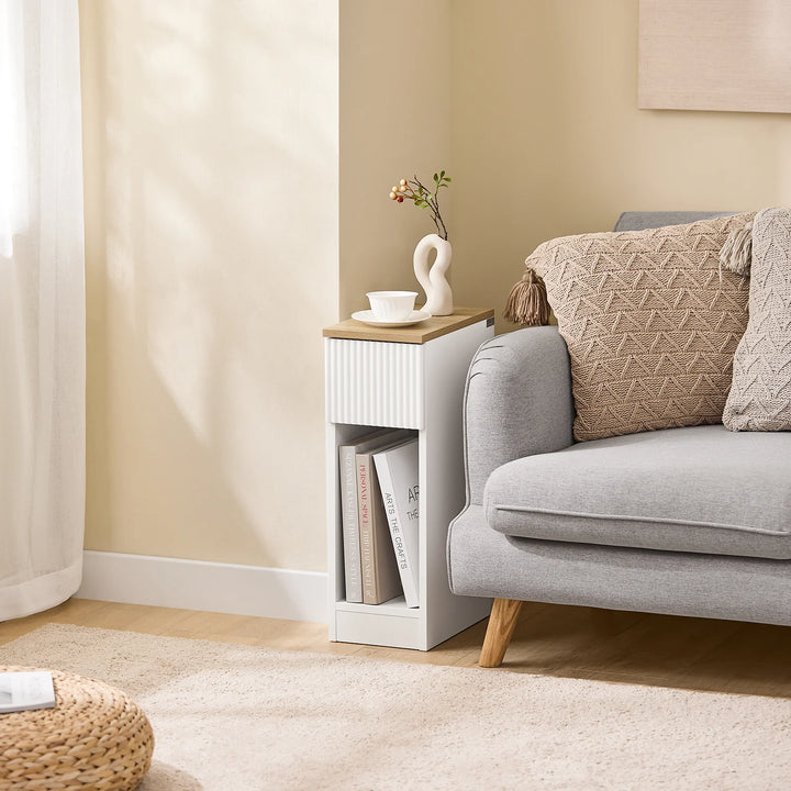 Stilfuldt, smalt sengebord med bølge-design og skuffe, hvid (20 x 60 x 35 cm)