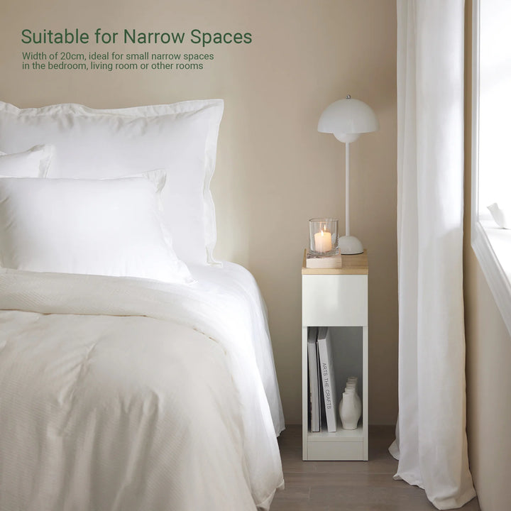 Enkel, moderne og pladsbesparende sengebord, skandi-look, B20 x D35 x H60 cm, hvid