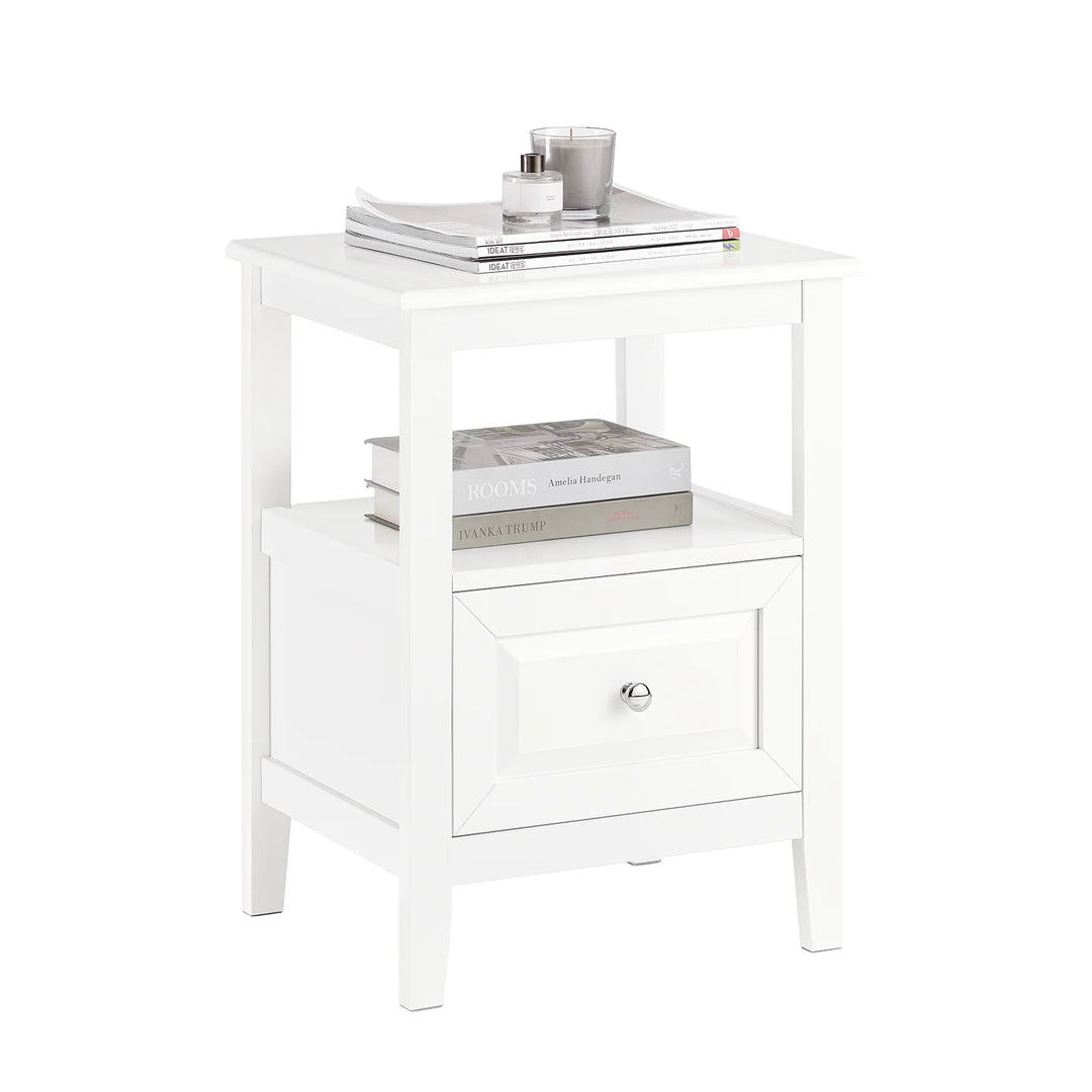 Skab en moderne atmosfære i dit hjem med dette kompakte og elegante sengebord i hvid (B45 x D35 x H60 cm)