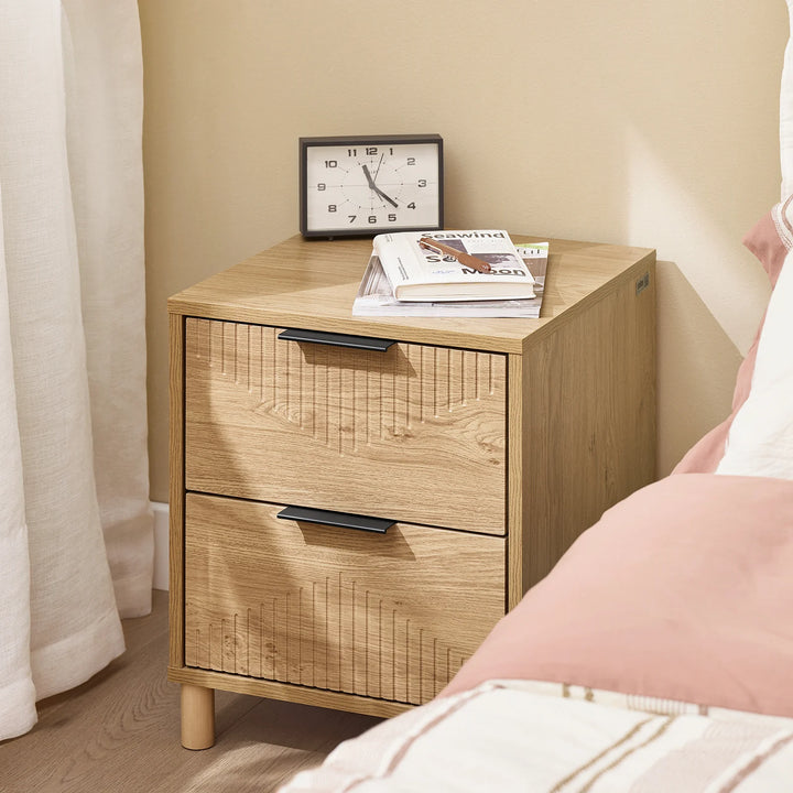 Elegant og pladsbesparende sengebord i naturtræ, B40 x D42 x H47 cm