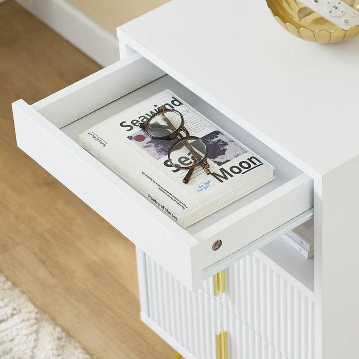 Moderne natbord med 3 skuffer og opbevaringsrum – hvidt sidebord til soveværelse og stue, mål 40 x 40 x 63 cm