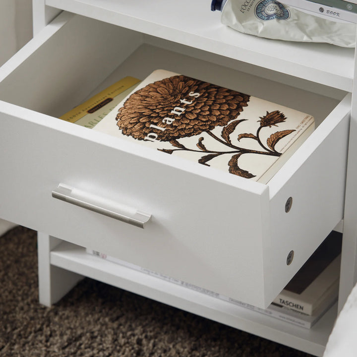 Opgrader dit soveværelse eller din stue med dette stilfulde og funktionelle sidebord, B38 x D35 x H45 cm