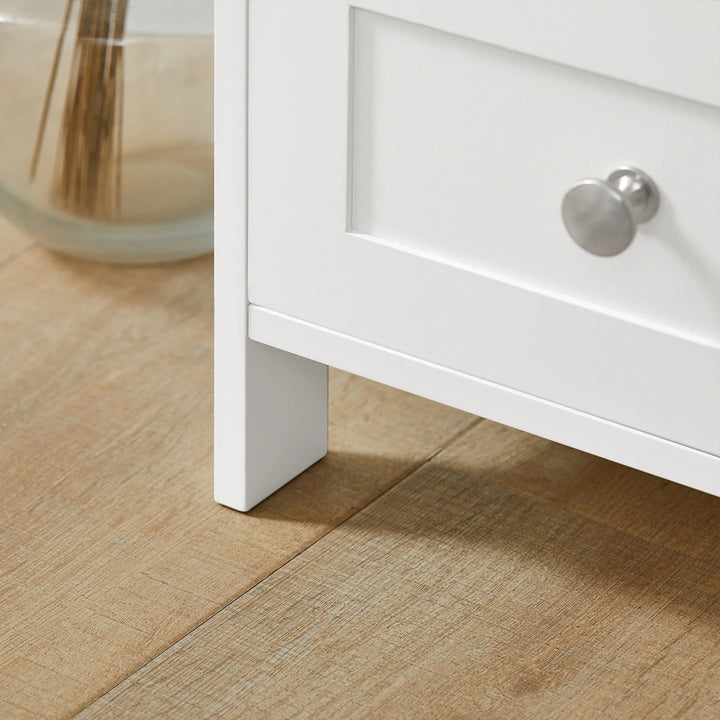 Slank og stilfuld reol i skandi-look, B30 x D28 x H74 cm, hvid