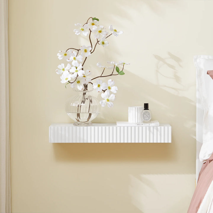 Moderne sengebord med skjult opbevaring – automatisk, batteridrevet lys (hvid), L60 × B20 × H8 cm