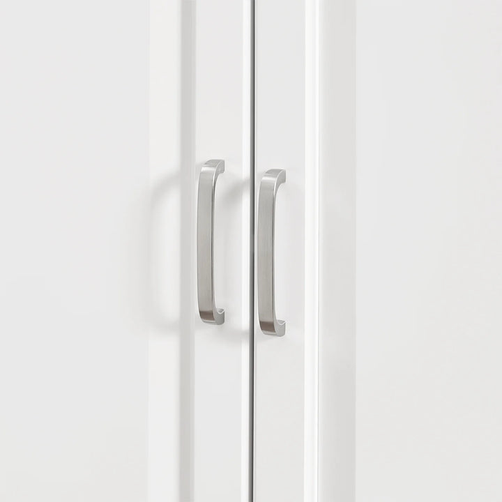 Få mere plads i køkkenet med denne fleksible køkkenø i hvid, B130 x D46-71 x H91 cm