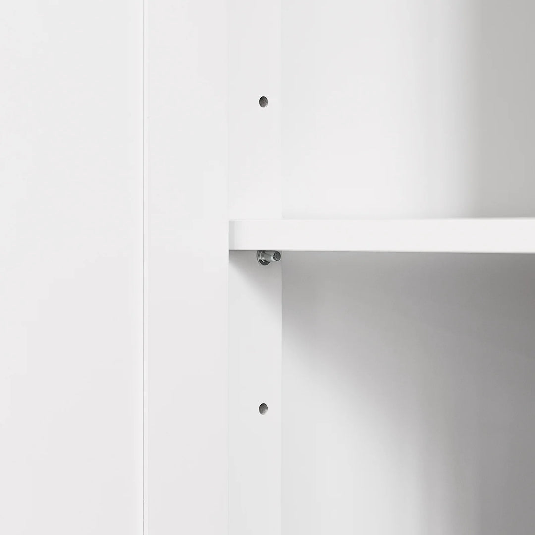 Få mere plads i køkkenet med denne fleksible køkkenø i hvid, B130 x D46-71 x H91 cm