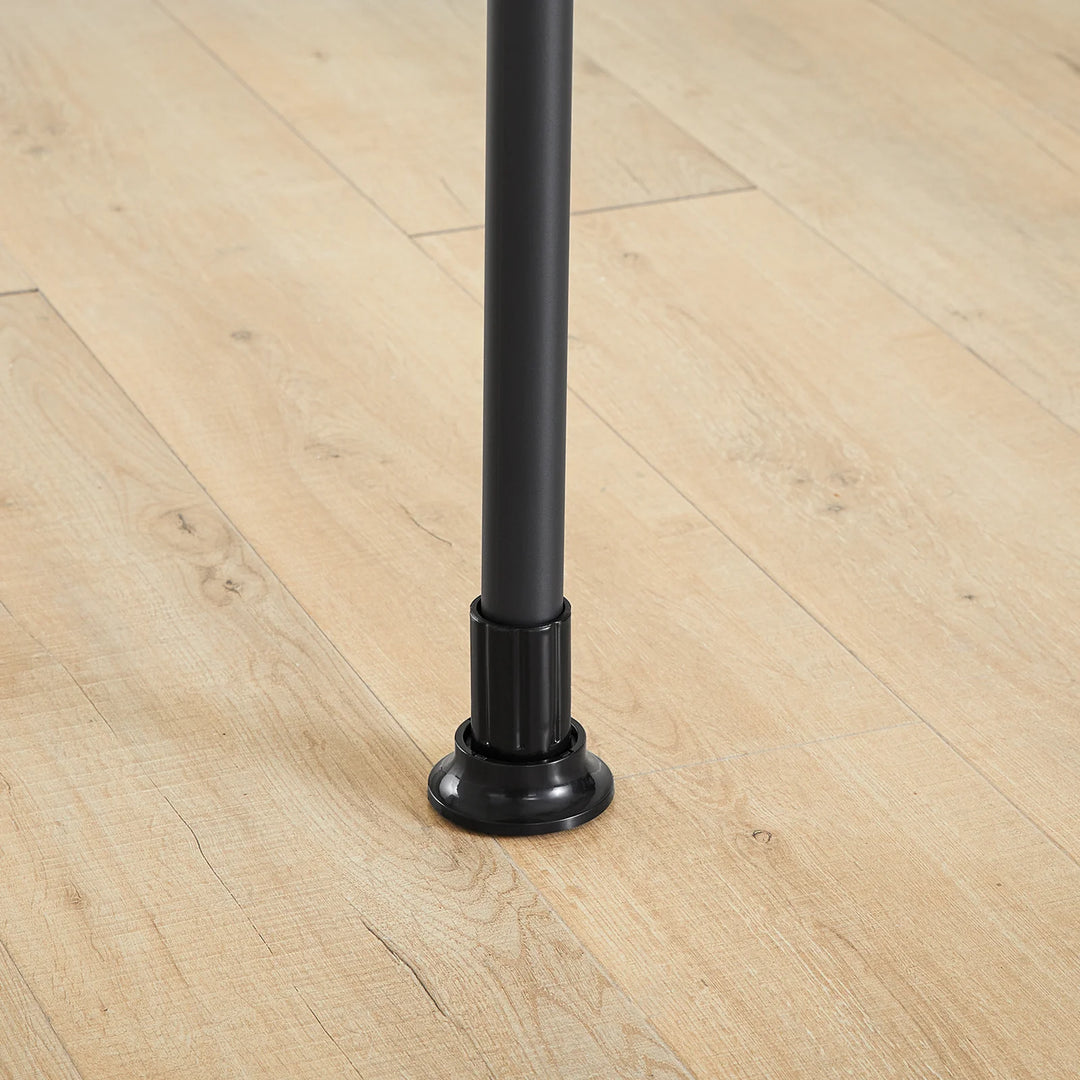 Stabil og justerbar teleskopisk garderobe i sort – åben tøjstang med hylder og kroge til soveværelse eller walk-in-closet