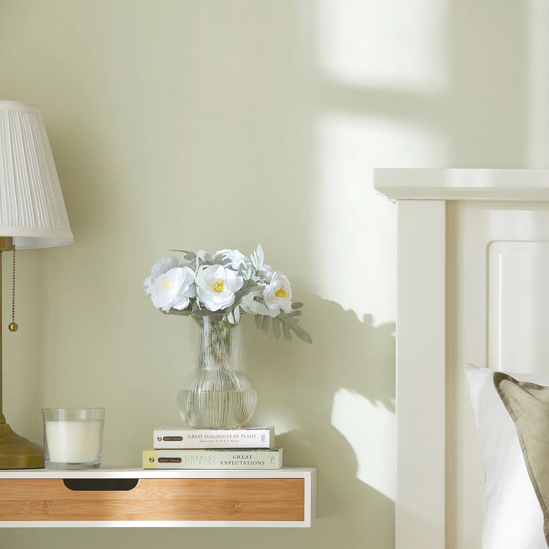 Smuk og enkel væghylde med skuffe, B40 x D24 x H8 cm, hvid og naturfarvet