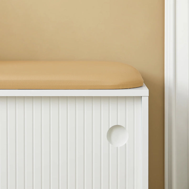 Smukt entrésæt med en kommode/skoskab og en skobænk, skandi-stil, hvid