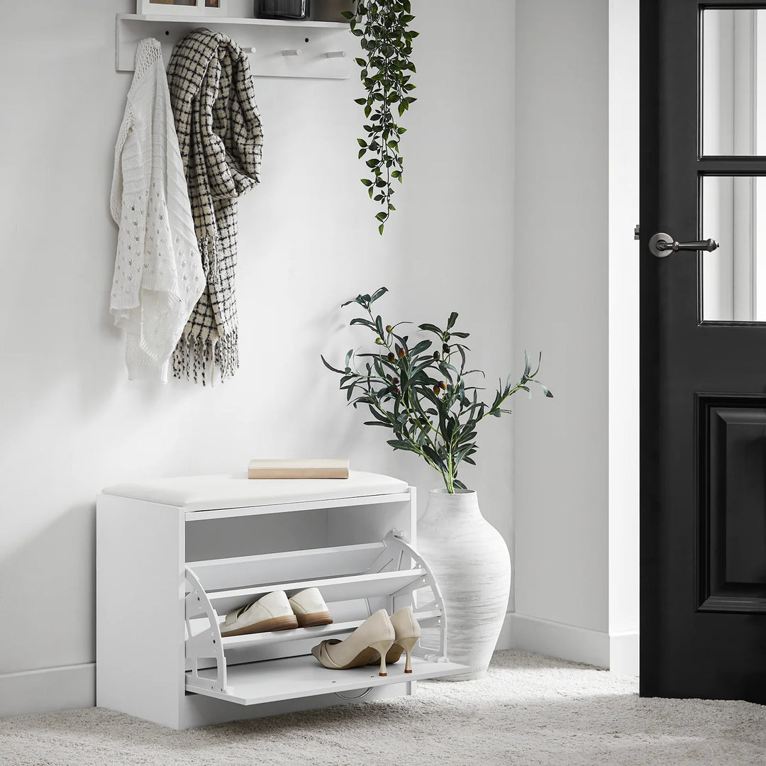 Organisér din entré med denne moderne og alsidige skobænk, B60 x D30 x H48 cm, hvid