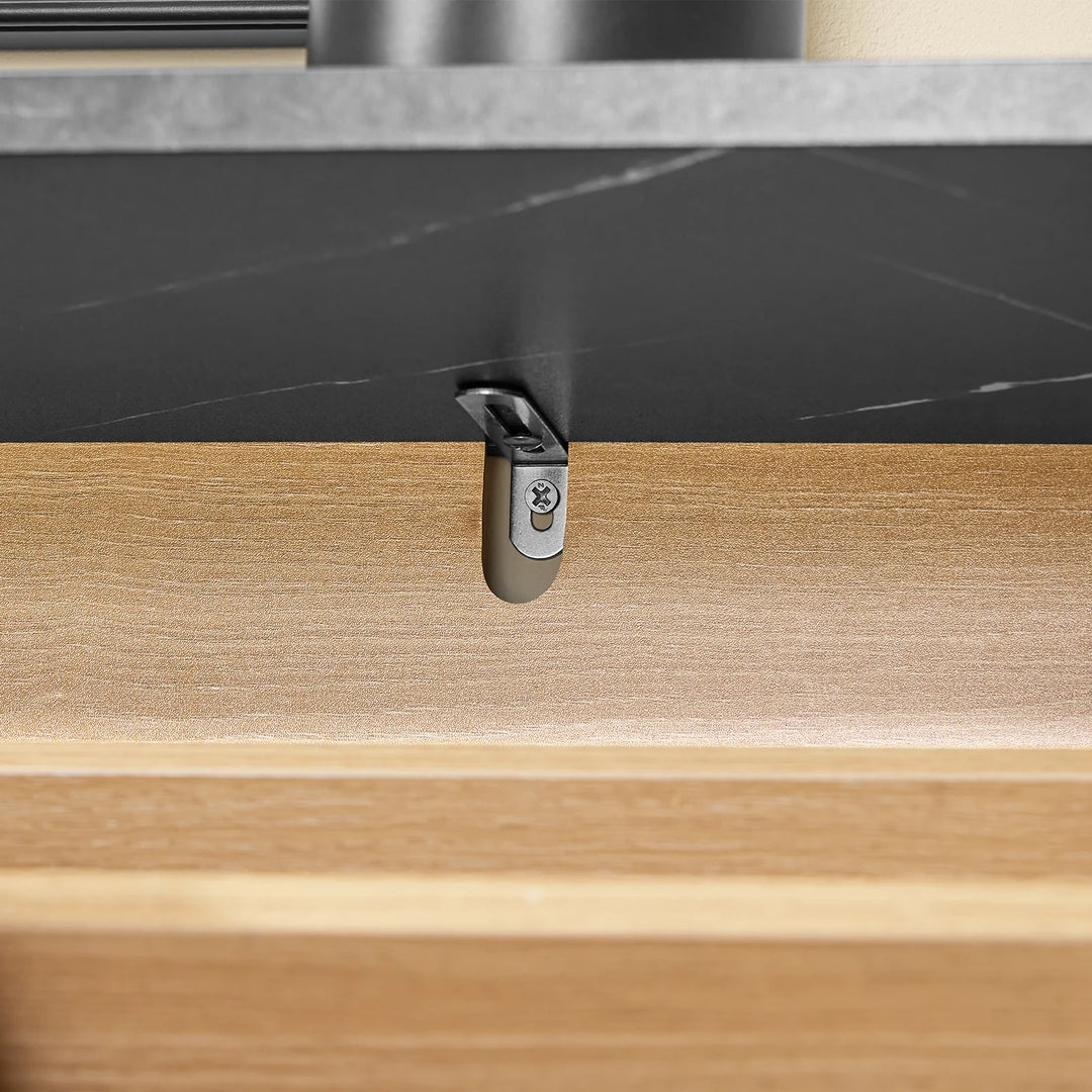 Elegant og pladsbesparende skoskab i sort og lyst MDF-træ