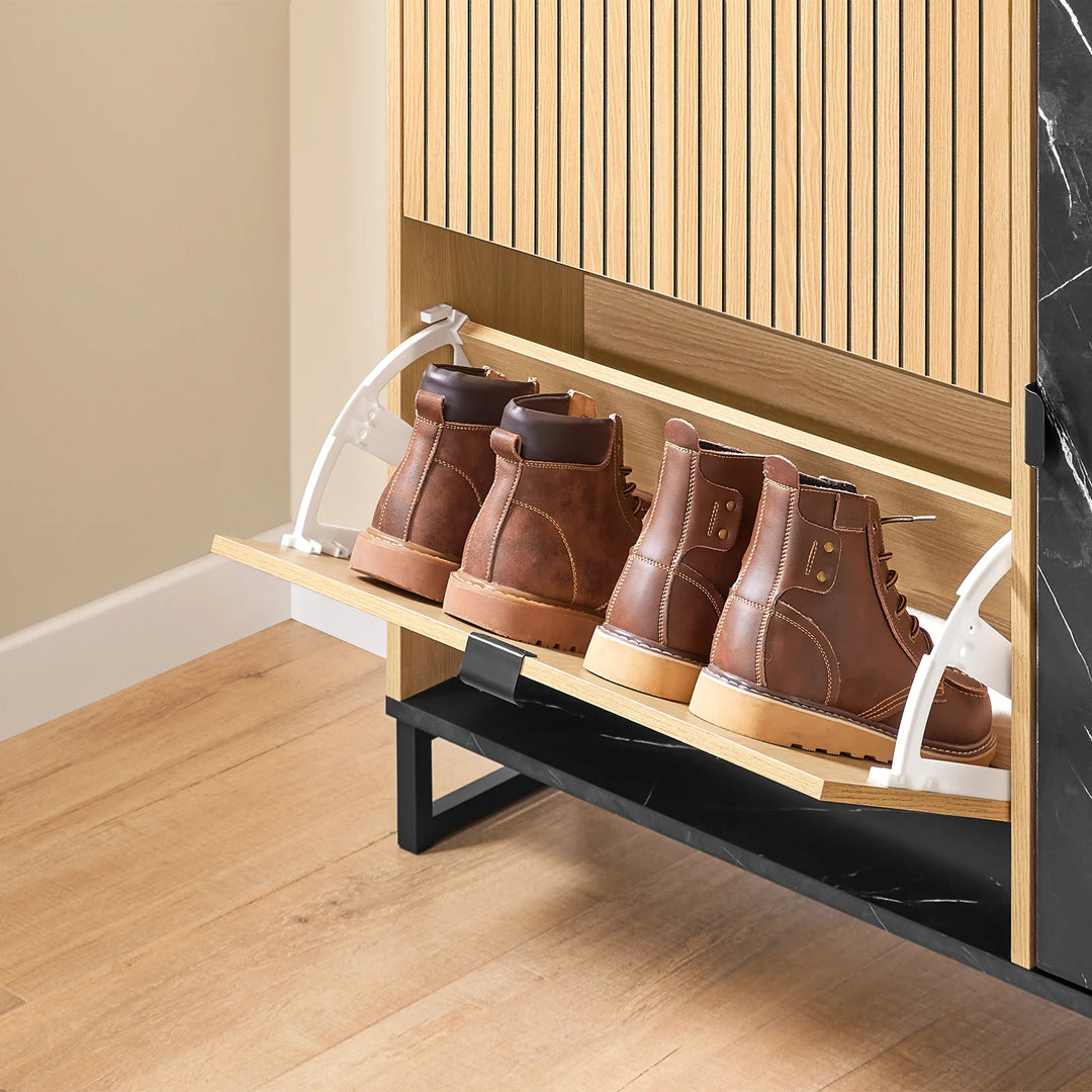 Elegant og pladsbesparende skoskab (90 x 88 x 24 cm) i sort og naturfarve