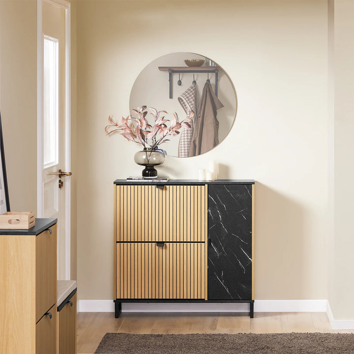 Elegant og pladsbesparende skoskab (90 x 88 x 24 cm) i sort og naturfarve