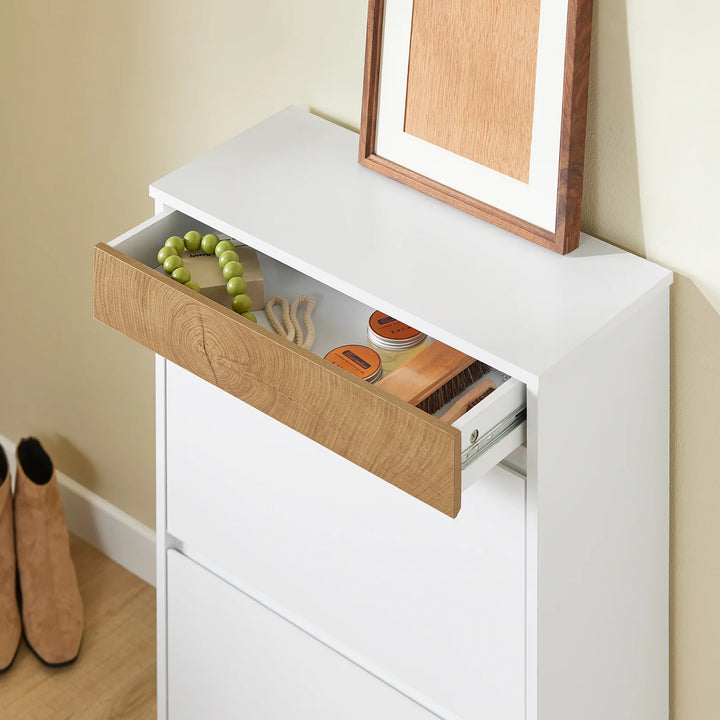 Smalt og højt skoskab i hvid og trælook – moderne, pladsbesparende skoopbevaring med 2 klaplåger og skuffer, perfekt til entré og gang, 61 × 26 × 91 cm