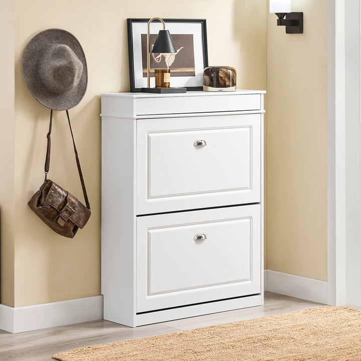 Elegant og pladsbesparende skoskab i hvid (75 x 24 x 96 cm)