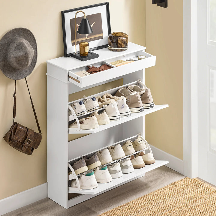 Elegant og pladsbesparende skoskab i hvid (75 x 24 x 96 cm)