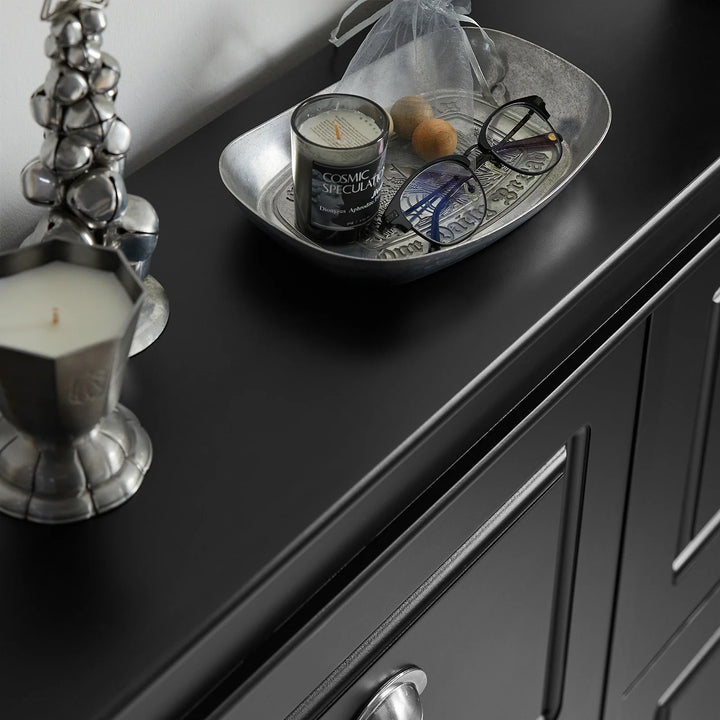 Moderne og elegant skoskab, B105 x D24 x H82 cm, sort