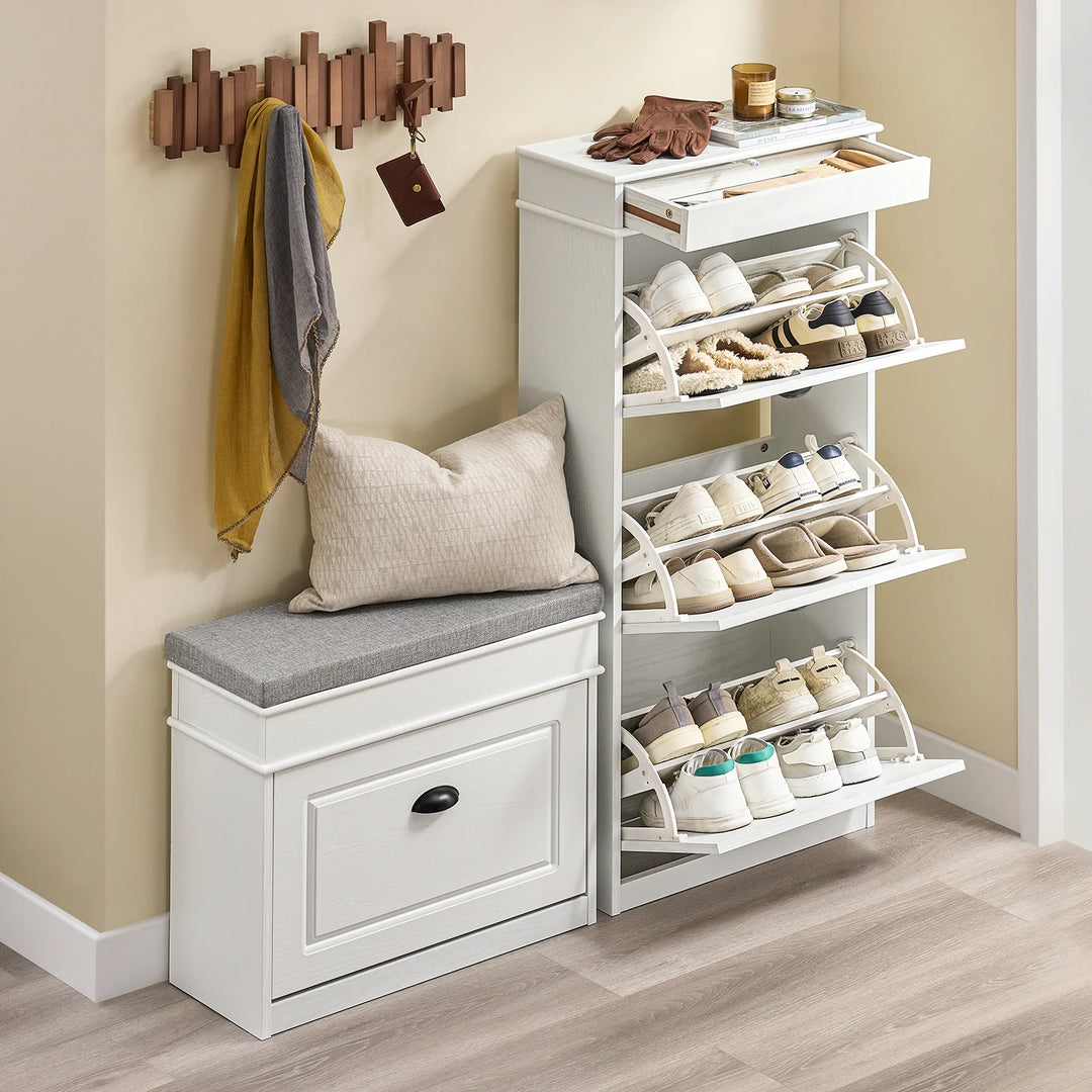 Stilfuldt, smalt skoskab i hvid vintage-træ-effekt (53 x 118 x 24 cm)